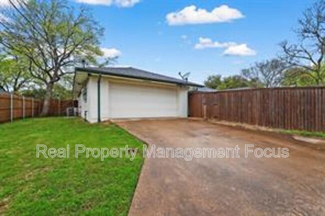 Building Photo - 14722 Overview Dr