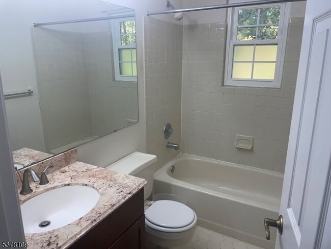 Building Photo - 17 Cameo Ct