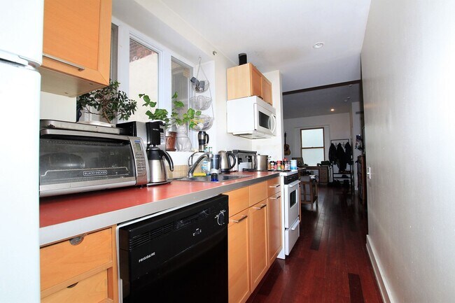 Building Photo - Bright and spacious one bedroom unit with ...