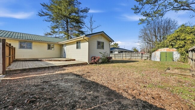 Building Photo - 3 Bedroom Cleveland home