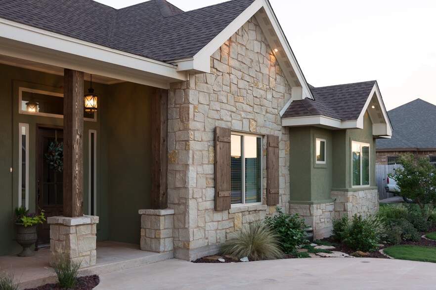 Spring/Summer/Fall Foliage - Full Service Year Round Lawn Care INCLUDED! - 249 Springfield