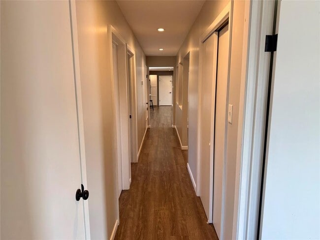 Building Photo - 9712 Springdale Rd