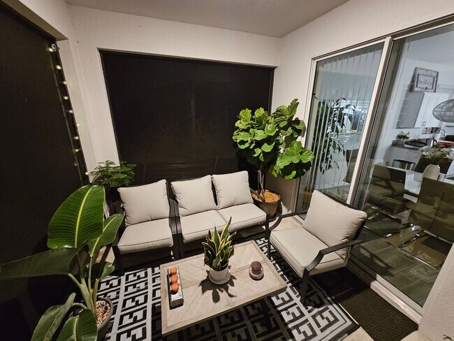 Building Photo - Beautiful 4 bedroom, 2 bathroom home near ...