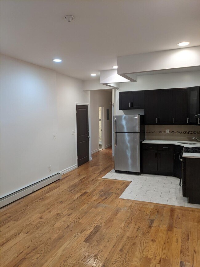 Building Photo - 1351 Putnam Ave