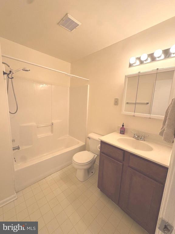 Building Photo - 61 Fern Oak Cir