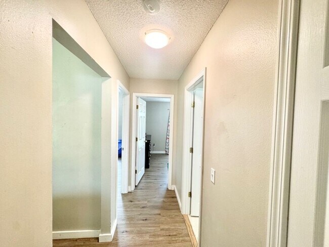 Building Photo - 4233 Shadow Ln