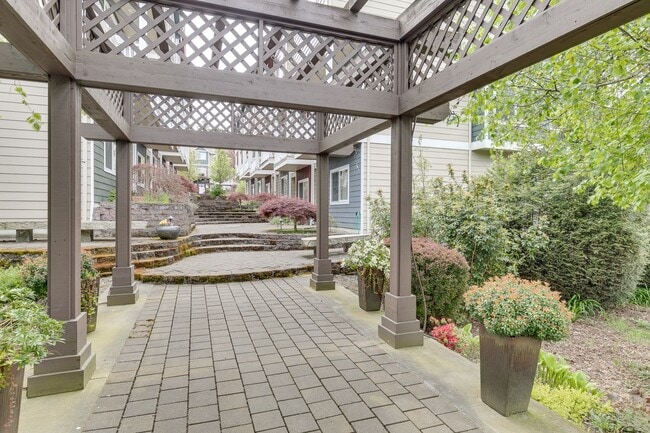 Building Photo - Luxury Mountlake Terrace Townhome with Garage