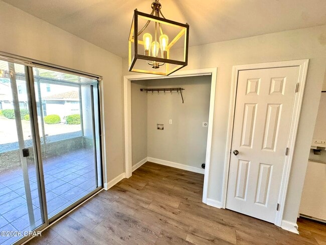 Building Photo - 3124 Meadow St