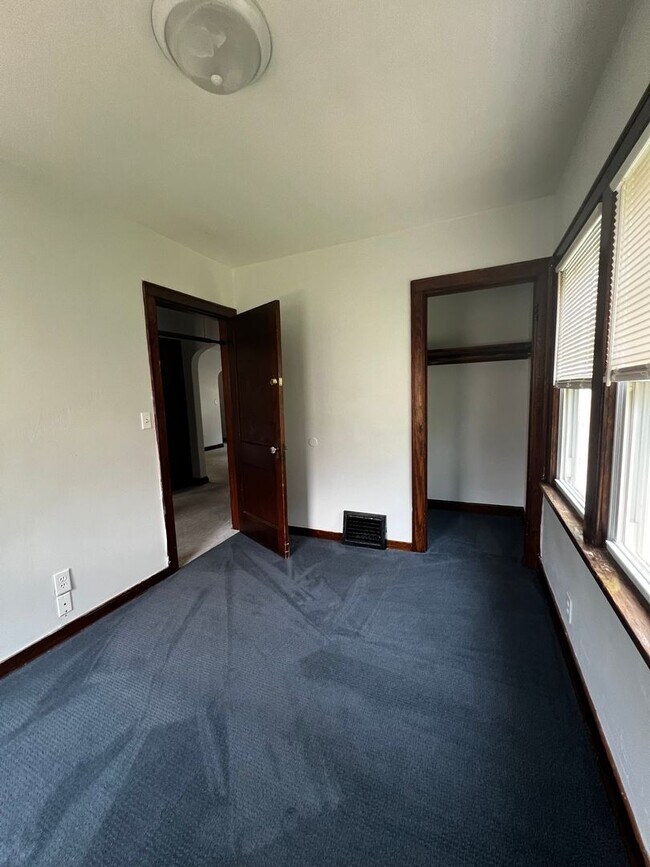 Building Photo - 1455 W 12th St