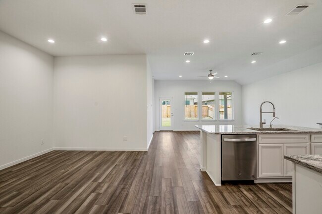 Building Photo - 922 Youth Water Rd