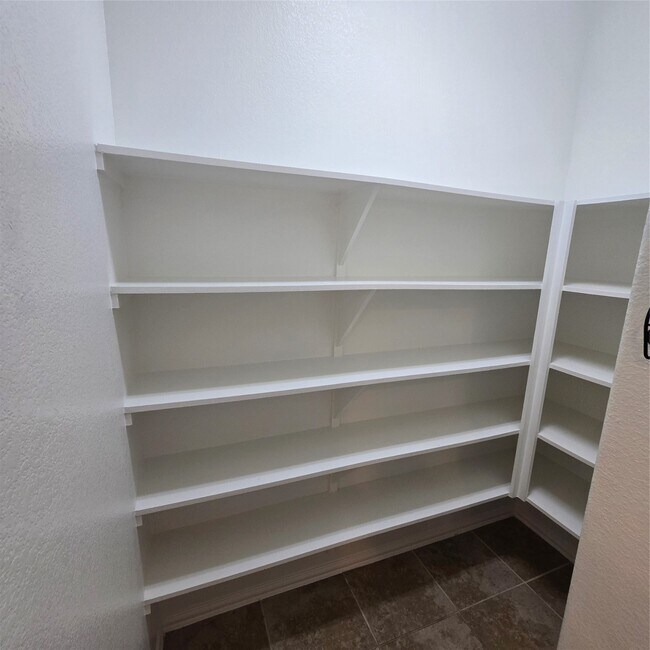 Building Photo - 8114 Summer Lake Pass Ln