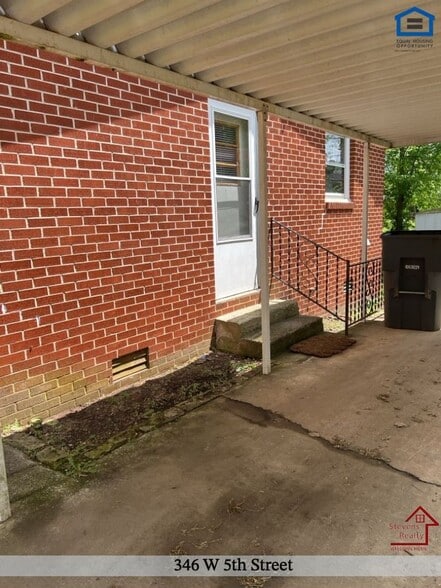 Building Photo - 346 W 5th St