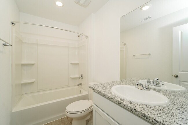 Building Photo - 2412 Lake Hls