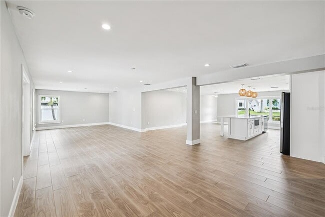 Building Photo - 3800 Bayshore Blvd NE