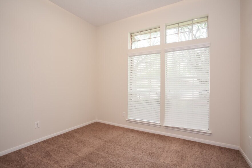 Building Photo - 4427 W Thunderwood Cir