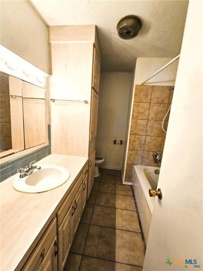 Building Photo - 305 Williams St