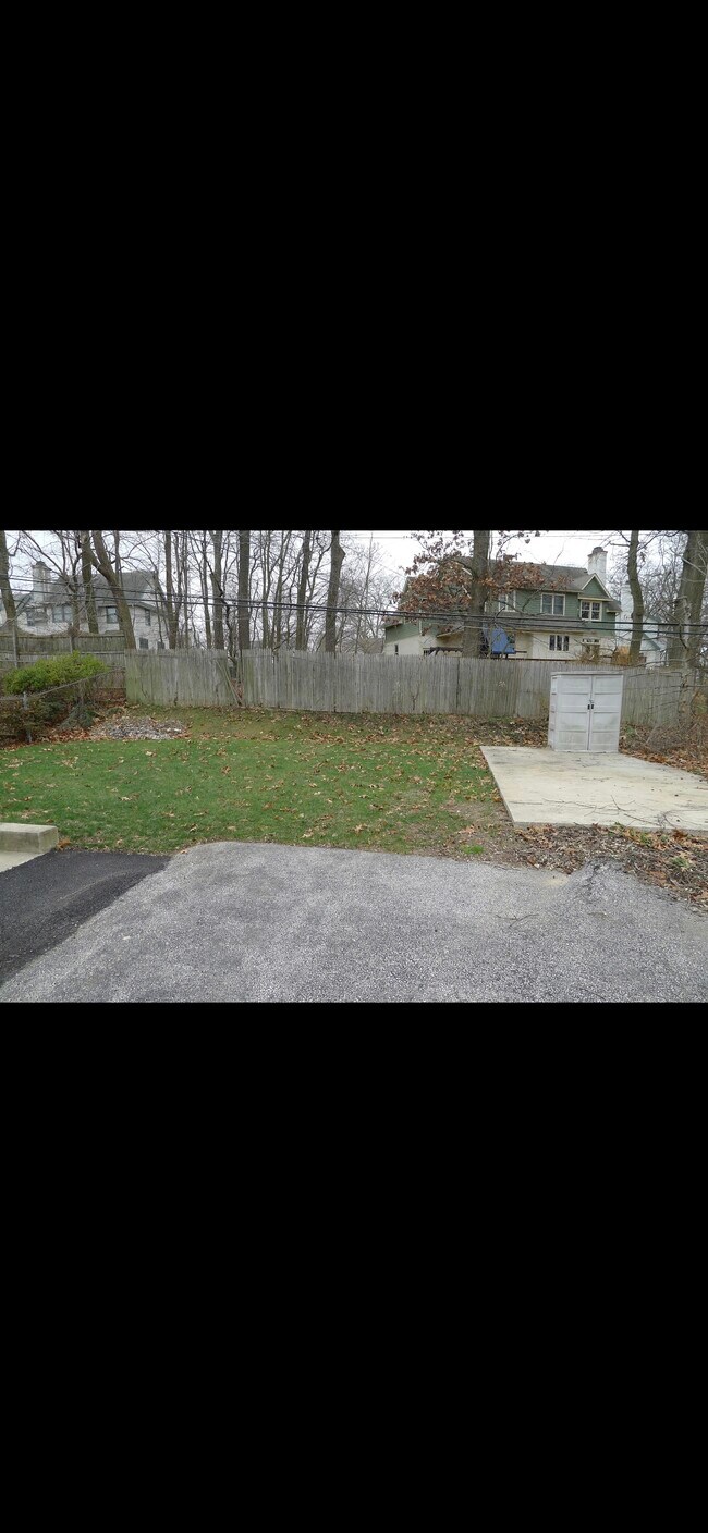 Building Photo - 278 Valley View Road