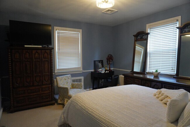 Building Photo - 205 N Essex Ave