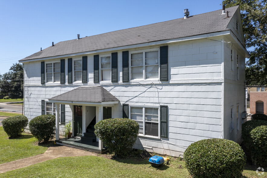 Building Photo - Hackberry Place