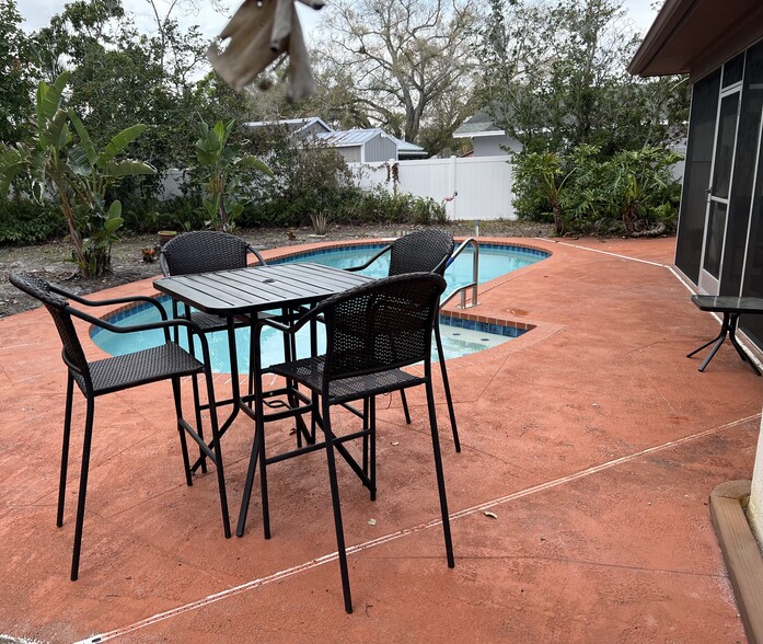 Building Photo - 3805 Gatewood Dr