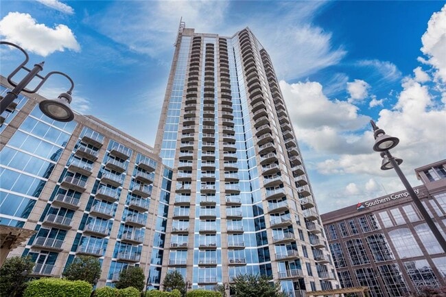 Primary Photo - 400 W Peachtree St NW