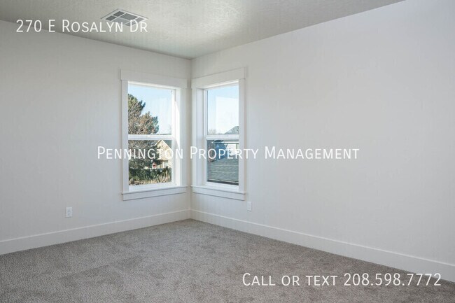 Building Photo - 270 E Rosalyn Dr
