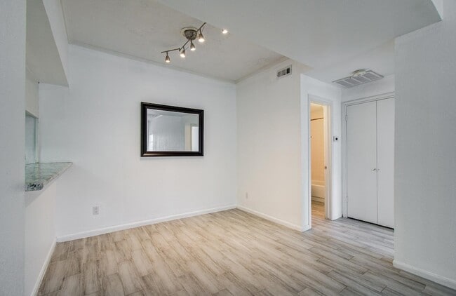 Building Photo - 716 Bering Dr
