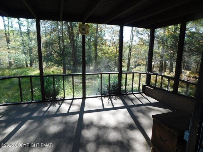 Building Photo - 3-bedroom, 2-bath home featuring an open f...