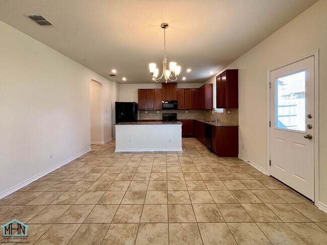 Building Photo - Gorgeous 4 bedroom, 3.5 bath home, minutes...