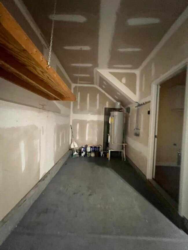 Building Photo - 565 Batty Way