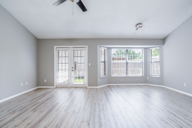 Building Photo - Riverraft