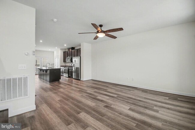 Building Photo - 11398 Willow Green Cir