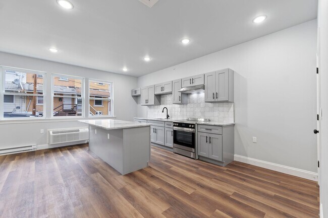 Building Photo - Renovated 1 bedroom, 1 bathroom