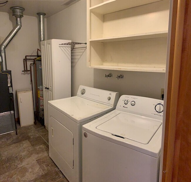 Building Photo - 1151