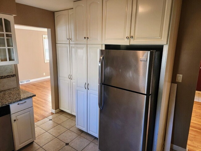 Building Photo - 5513 Forest Ave