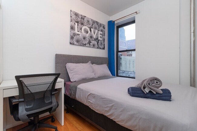 Building Photo - 331 E 92nd St