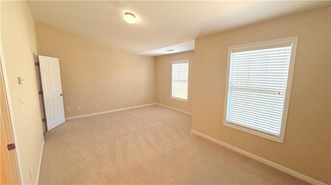 Building Photo - 1902 Dilcrest Dr