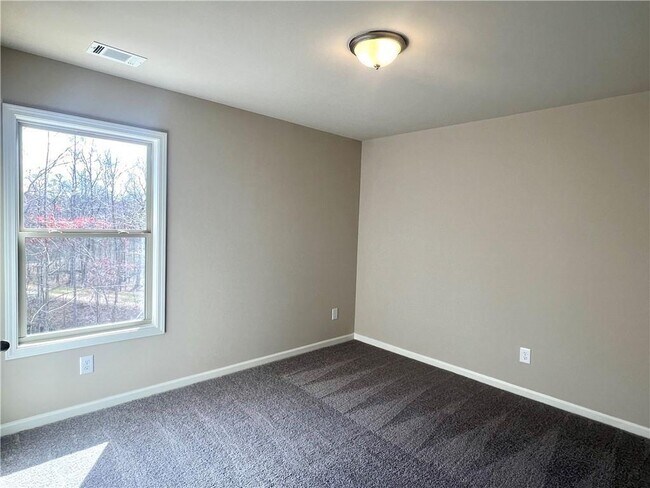 Building Photo - 110 Auburn Xing Wy