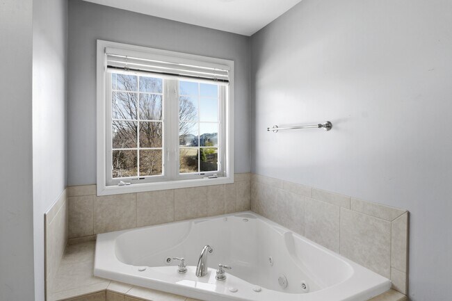 Building Photo - 2950 E Stone Creek Blvd