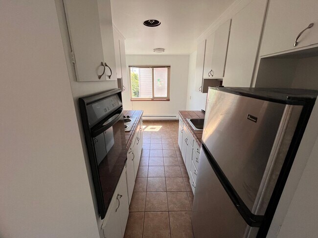 Building Photo - BEAUTIFUL NEWLY UPDATED 1 bed / 1 bath at ...
