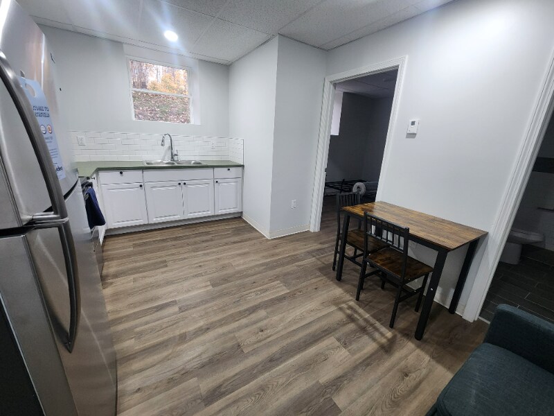 Building Photo - 151 S Main St