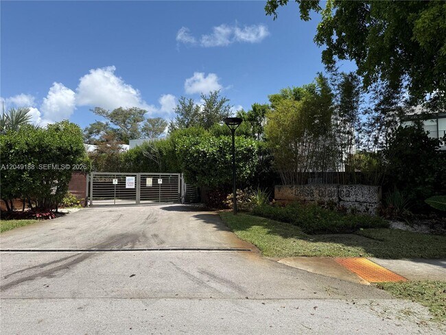 Building Photo - 8631 Arboretum Ln