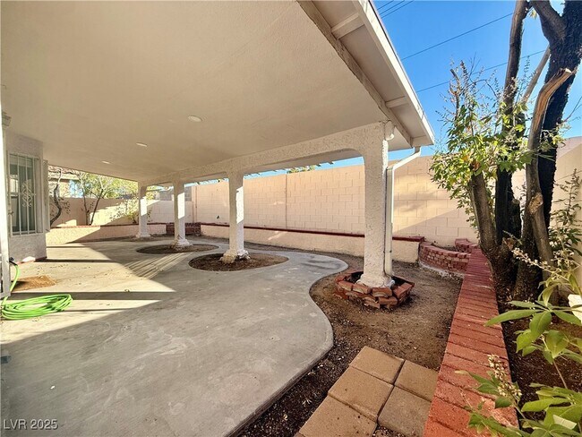 Building Photo - 3745 Bossa Nova Dr