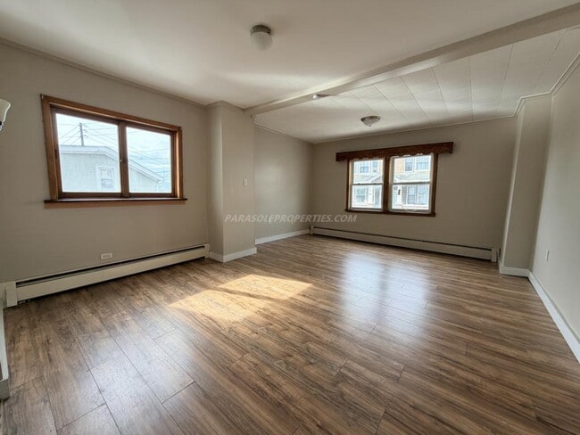 Building Photo - 910 W Linden St