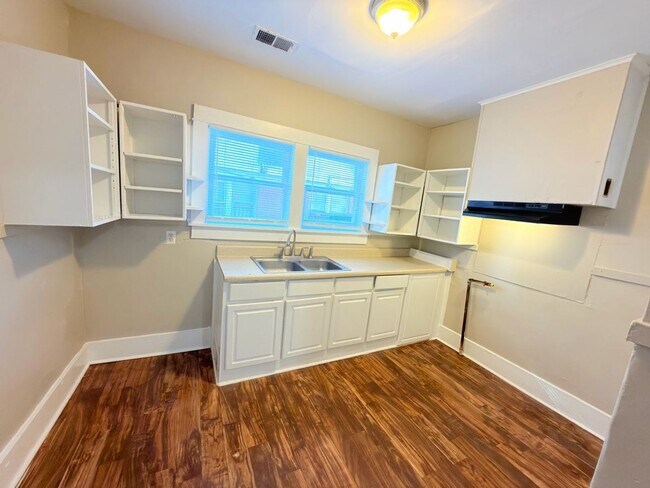 Building Photo - Charming 3-Bedroom Home in Memphis, TN — Move-In Special!