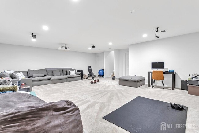 Building Photo - 1 Larkspur Ln
