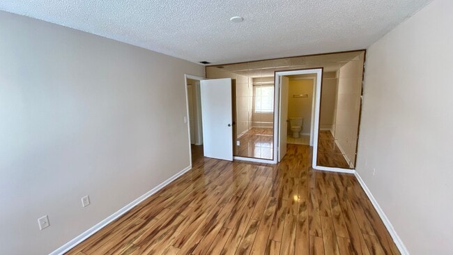 Building Photo - Two Bedroom, Two Bath in Orlando - Priced to Rent!