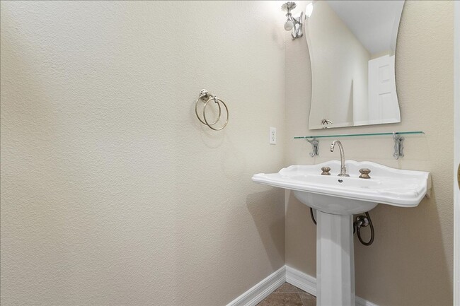 Building Photo - 3 Cerruti Ct