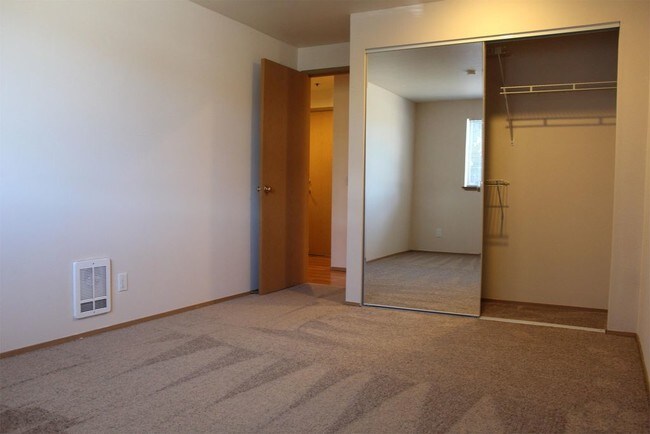 Building Photo - 1151 N 94th St