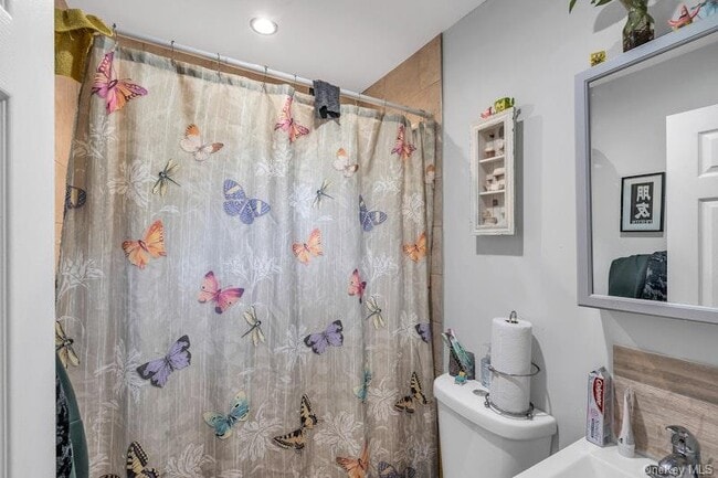 Building Photo - 13 Carr Ln